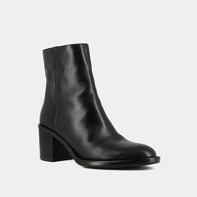 Heeled ankle boots in black leather