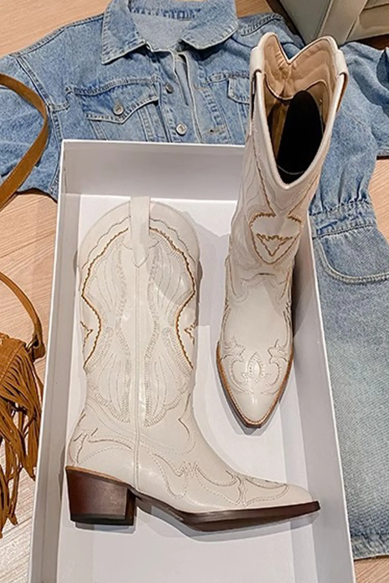 White Embroidery Pointed Western Cowboy Boots